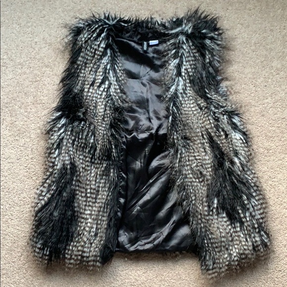 H&M faux fur vest - Picture 2 of 8